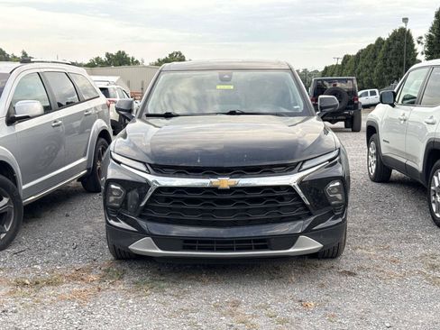 Used 2025 Chevrolet Blazer LT AWD/4WD image 2