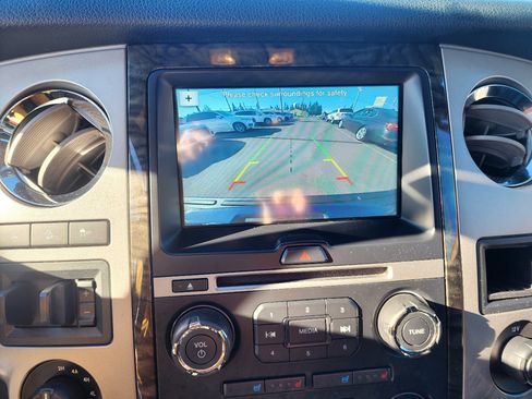 Used 2016 Ford Expedition Limited image 18