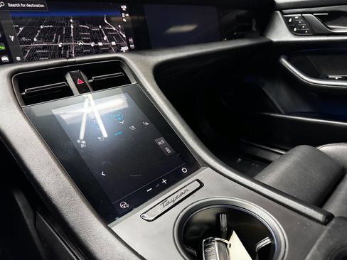 Used 2022 Porsche Taycan 4S image 24