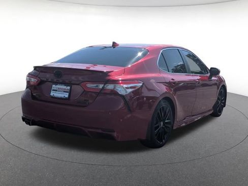 Used 2020 Toyota Camry SE FWD image 5