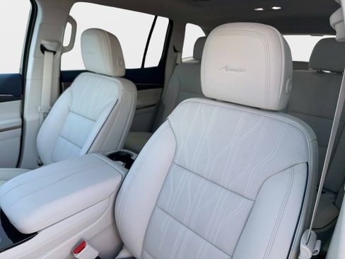 New 2026 Buick Enclave Avenir w/ Super Cruise Package FWD image 20