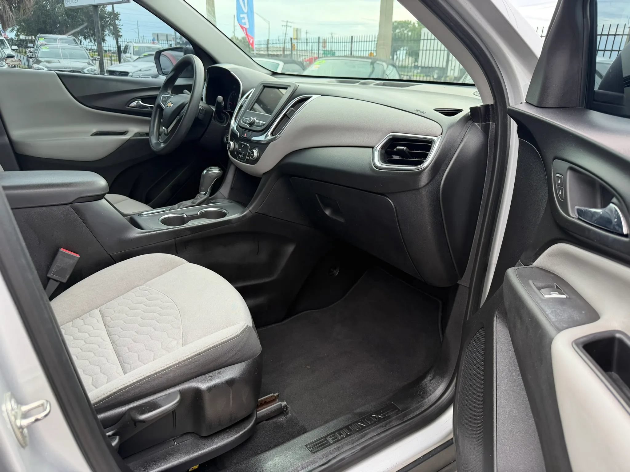 Used 2019 Chevrolet Equinox LS w/ LS Convenience Package FWD image 10