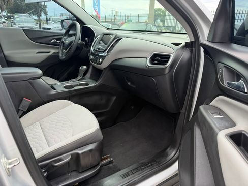 Used 2019 Chevrolet Equinox LS w/ LS Convenience Package FWD image 10