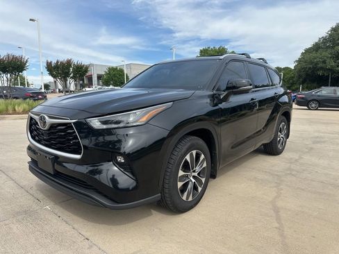 Used 2023 Toyota Highlander XLE image 1