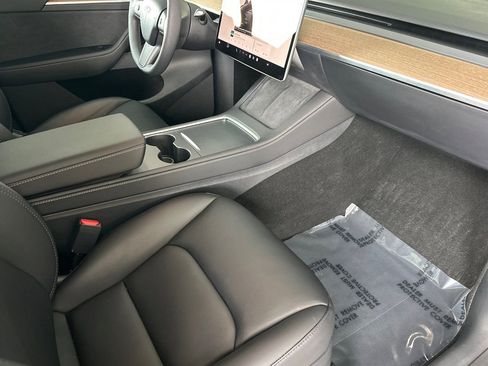 Used 2024 Tesla Model Y Long Range image 18