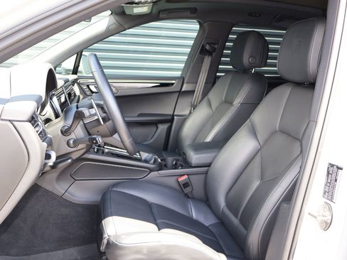 Used 2024 Porsche Macan AWD/4WD image 5