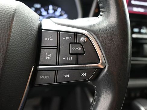 Used 2020 Toyota Highlander XLE image 8