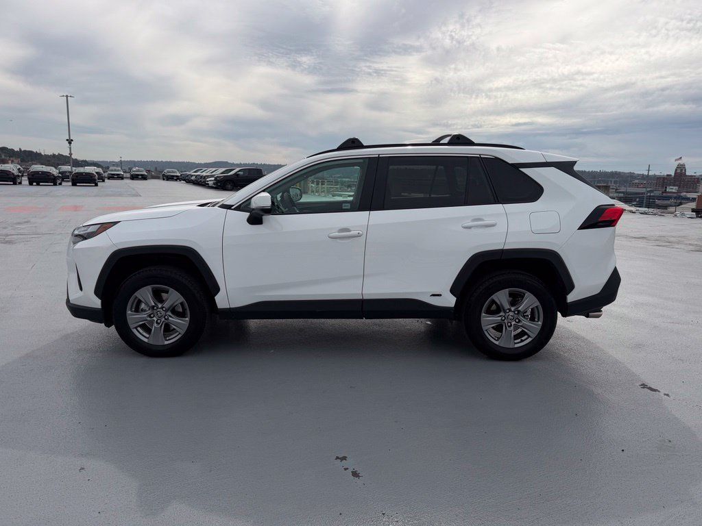 Used 2022 Toyota RAV4 XLE w/ Convenience Package AWD/4WD image 6