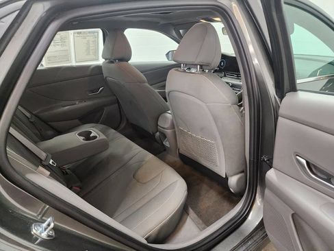 Used 2025 Hyundai Elantra SEL FWD image 31