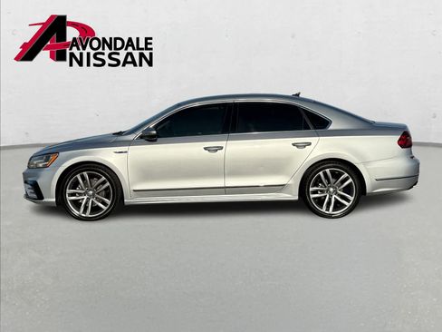 Used 2017 Volkswagen Passat 1.8T R-Line image 3