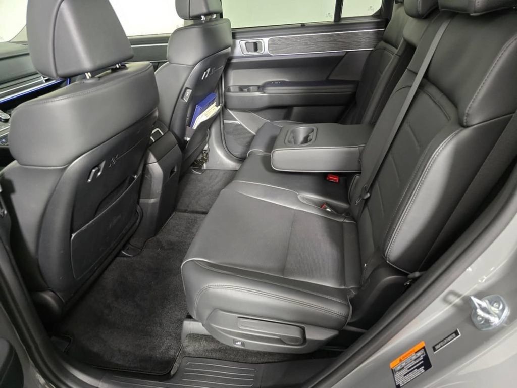 Used 2026 Hyundai Santa Fe Limited AWD/4WD image 18