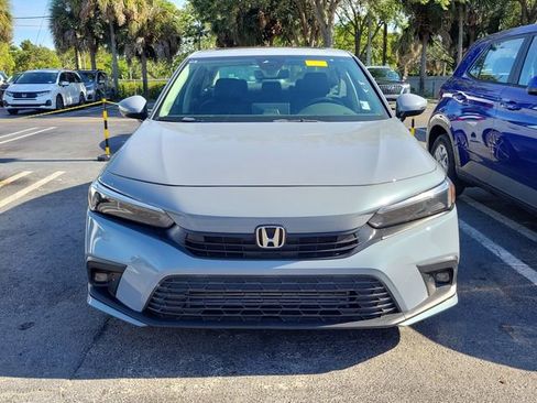 Used 2023 Honda Civic Touring image 2