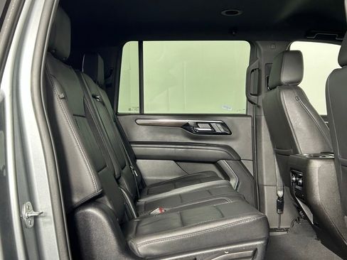 Used 2025 Chevrolet Suburban Z71 AWD/4WD image 14