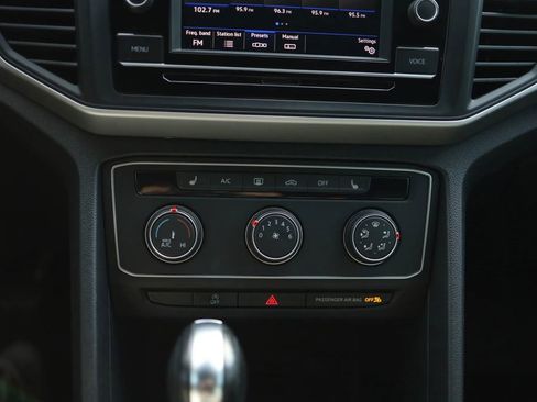 Used 2022 Volkswagen Atlas Cross Sport SE image 25