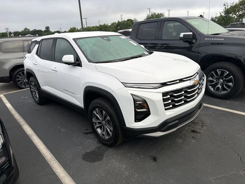 Used 2026 Chevrolet Equinox LT FWD image 2