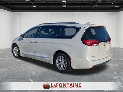 Used 2017 Chrysler Pacifica Limited w/ UConnect Theater Package image 3