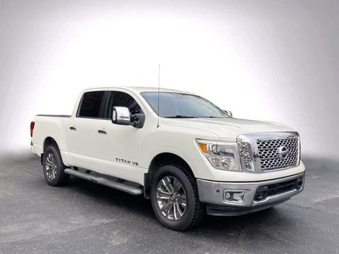 Used 2019 Nissan Titan SL w/ Chrome Package image 2