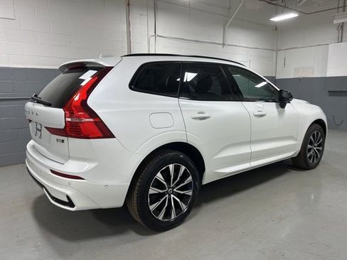 Certified 2025 Volvo XC60 B5 Plus image 3