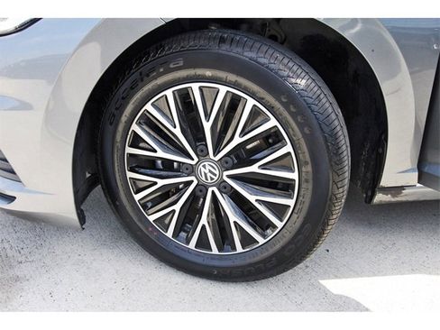 Used 2019 Volkswagen Jetta SEL w/ Cold Weather Package image 30