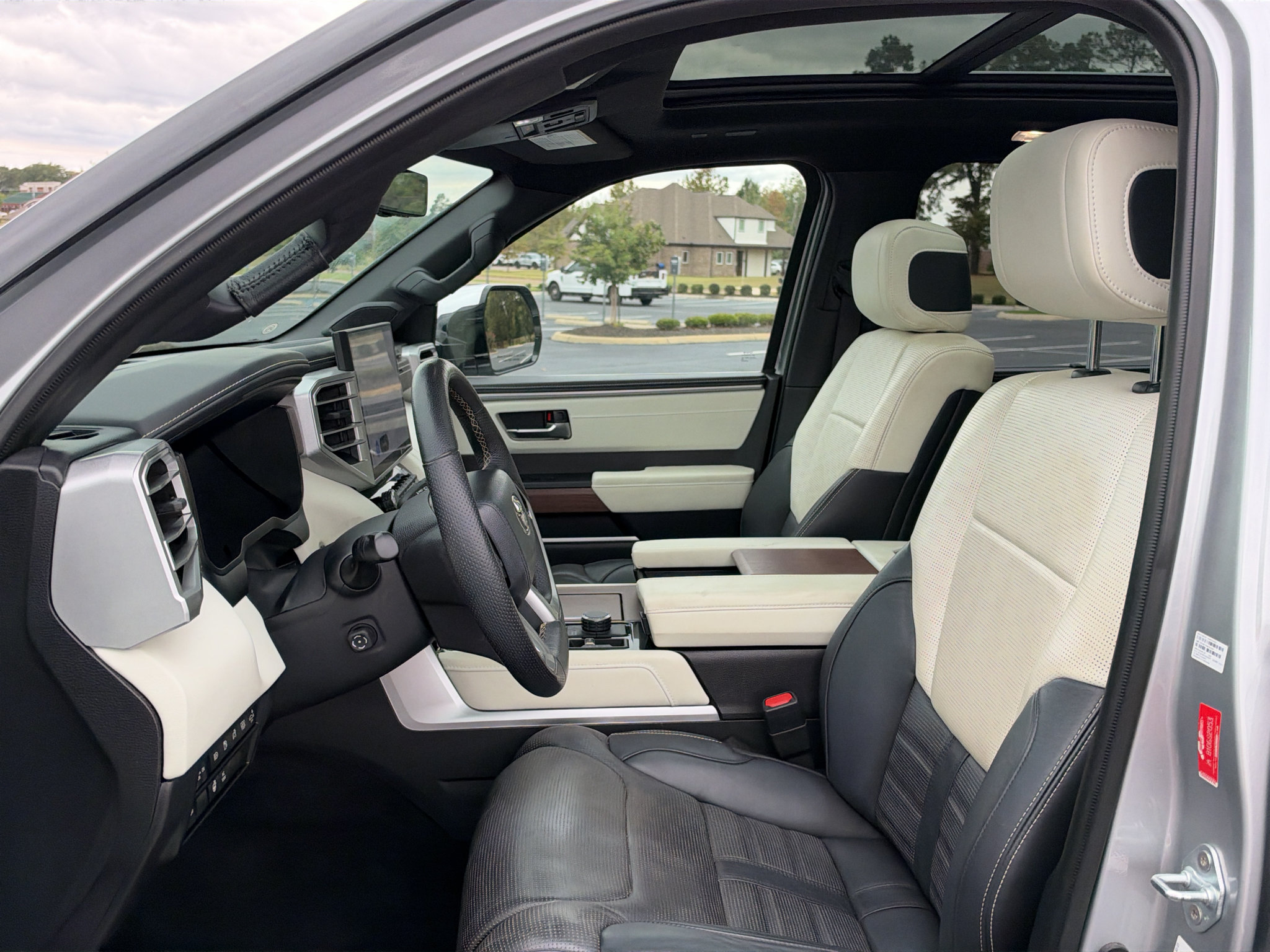 Used 2023 Toyota Sequoia Capstone AWD/4WD image 12