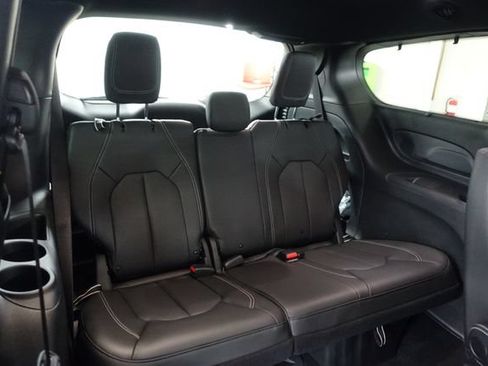 Used 2020 Chrysler Pacifica Touring-L Plus w/ Advanced Safetytec Group FWD image 26