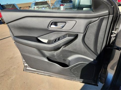 Used 2024 Nissan Rogue SV image 13