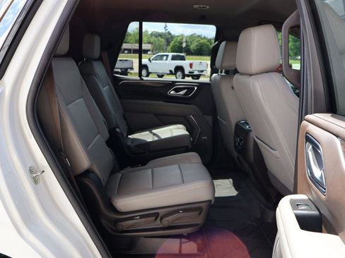 Used 2022 Chevrolet Tahoe LT w/ Luxury Package image 12
