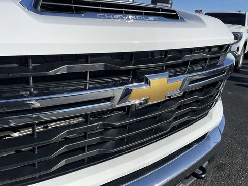Used 2024 Chevrolet Silverado 2500 LT image 30