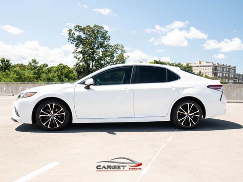 Used 2019 Toyota Camry SE image 4