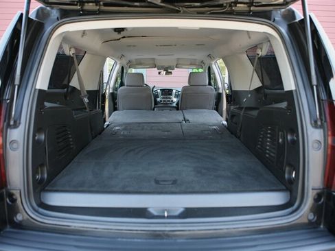 Used 2020 Chevrolet Suburban LS RWD image 17