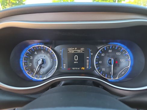 Used 2022 Chrysler Voyager LX FWD image 26