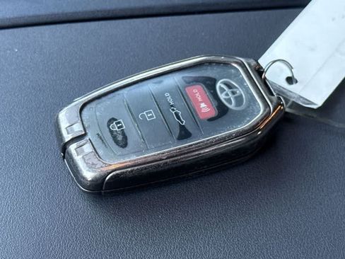 Used 2024 Toyota Highlander XSE FWD image 28