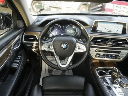 Used 2016 BMW 740i image 22