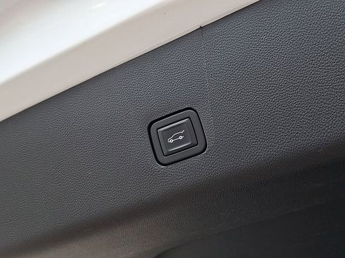 Used 2020 Chevrolet Traverse Premier w/ LPO, Floor Liner Package image 29