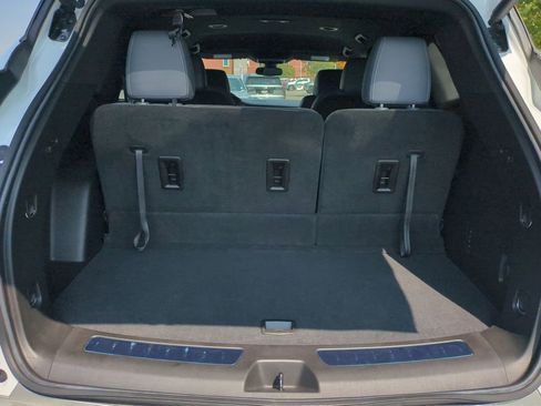 Used 2023 Buick Enclave Essence image 24