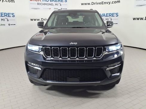 Used 2023 Jeep Grand Cherokee Limited AWD/4WD image 2