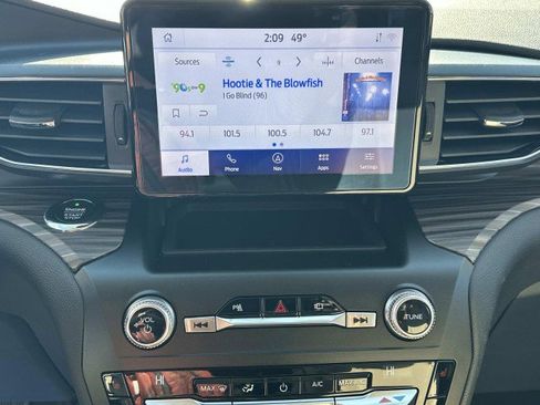 Used 2020 Ford Explorer Limited image 29