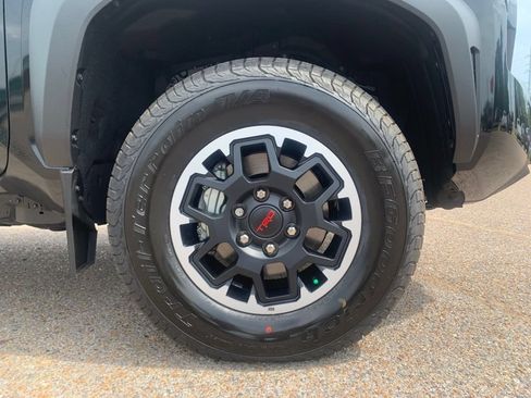 Used 2024 Toyota Tacoma TRD Off-Road w/ TRD Off Road Upgrade Package AWD/4WD image 10