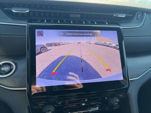 New 2025 Jeep Grand Cherokee Limited w/ Black Appearance Package image 15