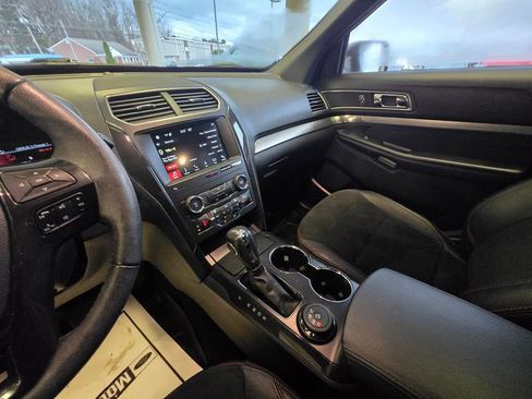 Used 2019 Ford Explorer XLT w/ Equipment Group 202A image 18