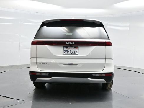 Used 2024 Kia Carnival LX image 40