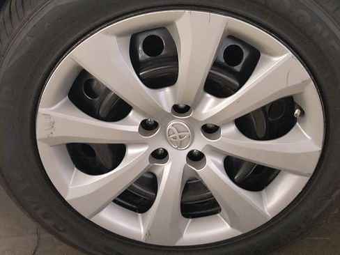 Used 2021 Toyota Corolla LE FWD image 31