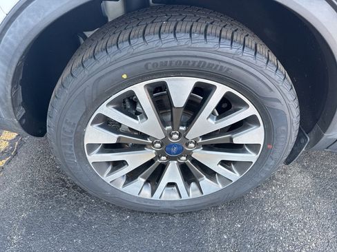 Used 2020 Ford Escape Titanium image 26