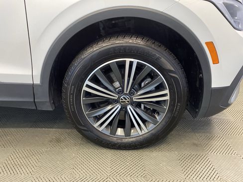 Used 2024 Volkswagen Tiguan SE image 46