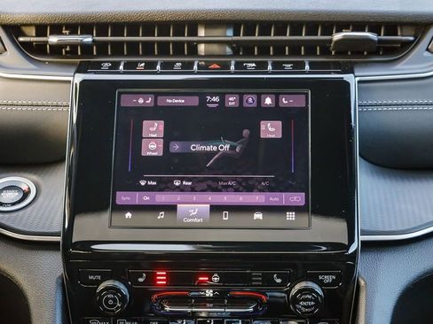 New 2025 Jeep Grand Cherokee Altitude image 15