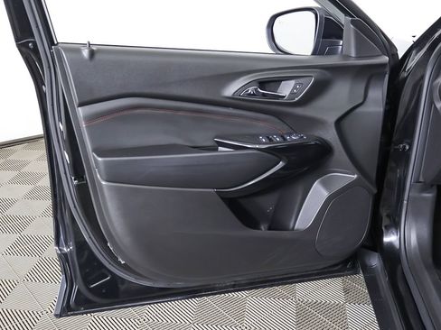 Used 2025 Chevrolet Trax RS w/ Driver Confidence Package image 23