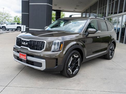 Used 2025 Kia Telluride EX image 3