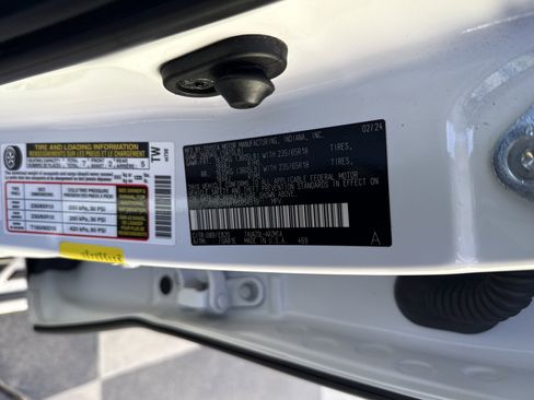 Used 2024 Toyota Highlander XLE image 37