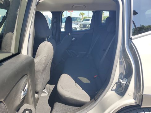 Used 2020 Jeep Renegade Latitude w/ Popular Equipment Group image 14