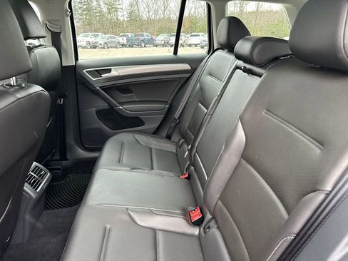 Used 2016 Volkswagen Golf SE image 18